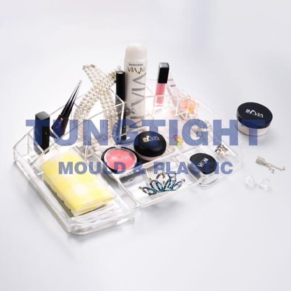 8838 Clear cosmetic container