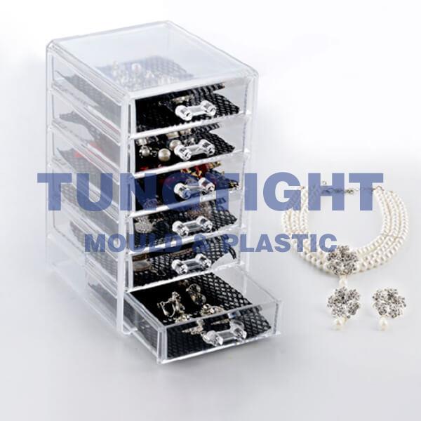 8829 Clear cosmetic container